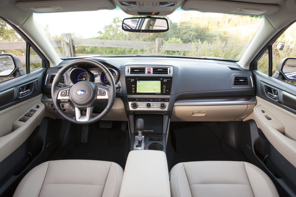 2016_Subaru_Legacy_int_03