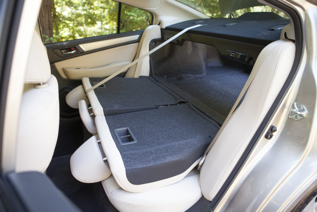 2016_Subaru_Legacy_int_53