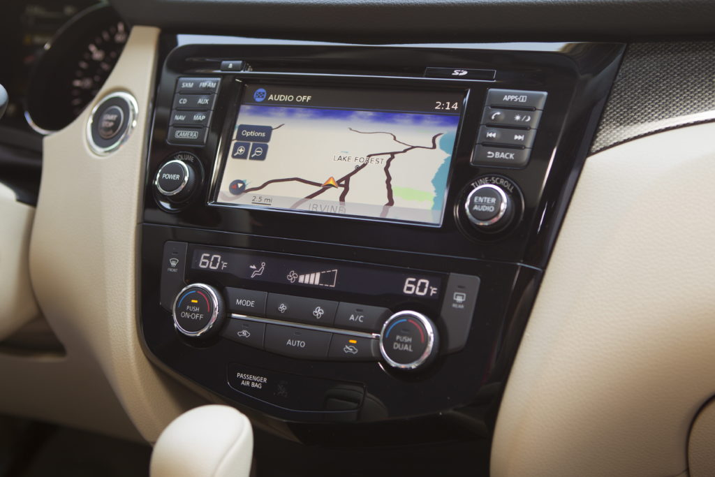 2016 Nissan Rogue navigation