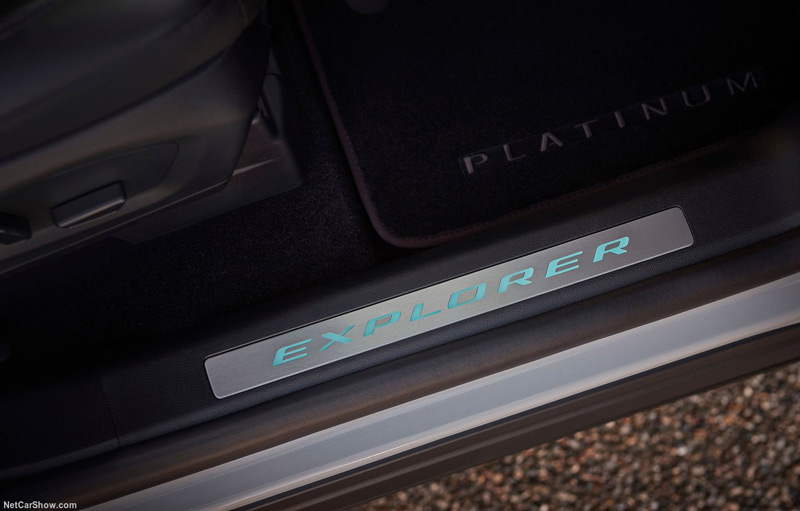 2020 Ford Explorer lighted logo