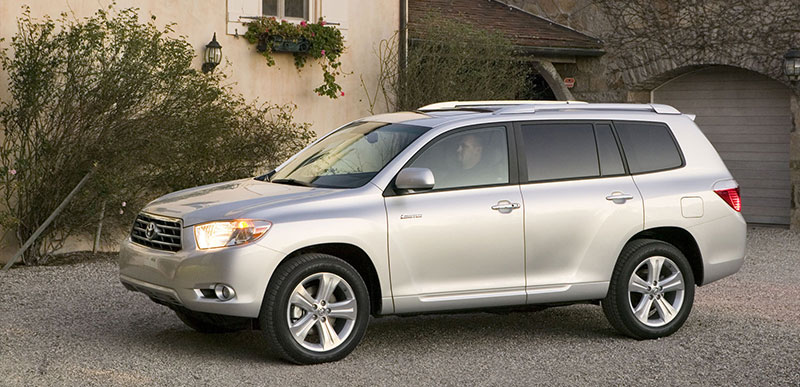 Silver 2008 Highlander Parked