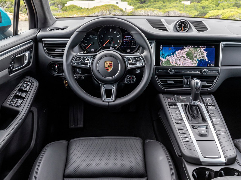 2019 Porsche Macan interior high definition screen