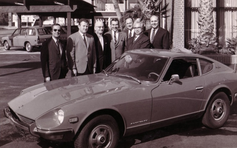 Mr. K and Datsun America's Corporate team posing by the Datsun 240Z - nissanusa.com