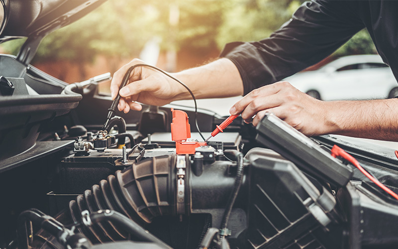 Checking battery with a multimeter Checking battery with a multimeter