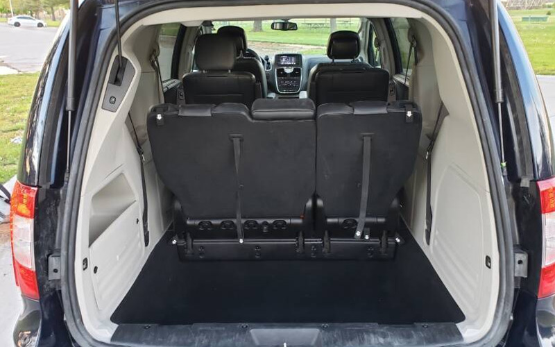 2016 Chrysler Town & Country cargo room - media.fcanorthamerica.com