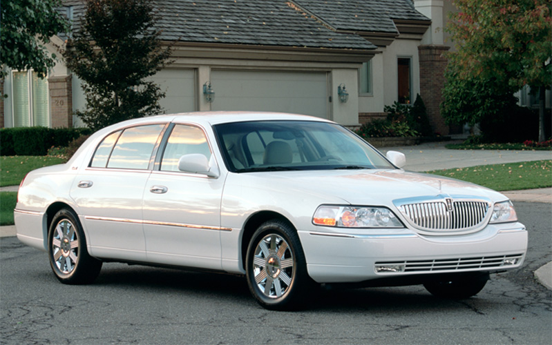 2003 Lincoln Town Car - fordheritagevault.com