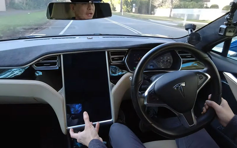 Tesla Model S owner driving with blank screen issue - Tesla Tom's Ludicrous Feed on Youtube Tesla Model S owner driving with blank screen issue - Tesla Tom's Ludicrous Feed on Youtube