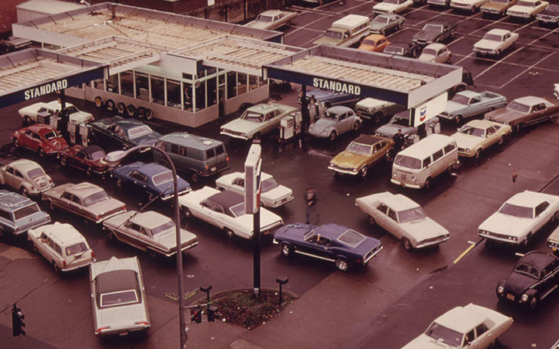 Cars lined up at a gas station in California - americanhistory.si.edu