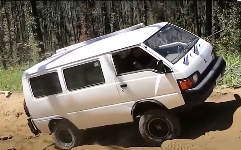 Mitsubishi Delica offroading - Madness Techno on YouTube.com