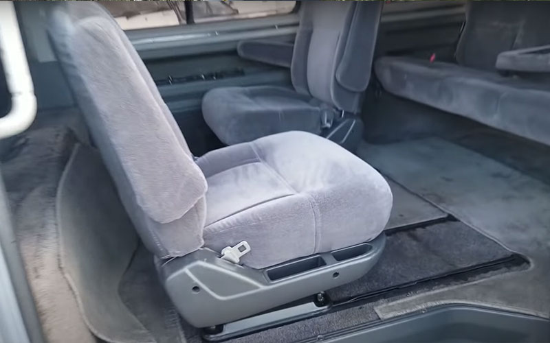 Mitsubishi Delica swivel seats - JDM CAR and MOTORCYCLE on YouTube.com