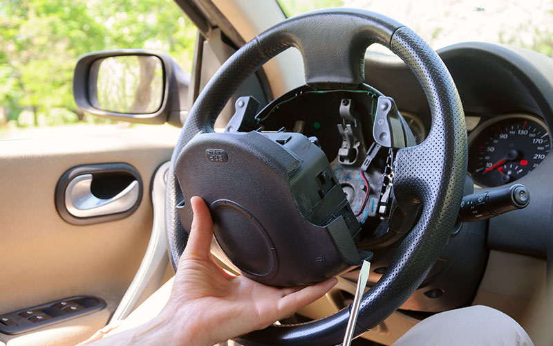 Steering wheel with cover removed