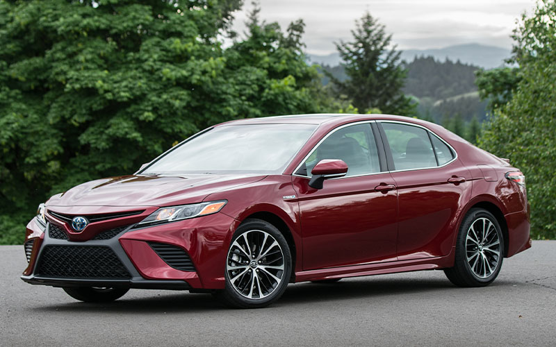 2020 Toyota Camry SE Hybrid - pressroom.toyota.com