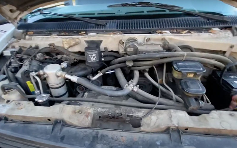 1992 Chevy Astro 4.3L V6 - Tinez TV on YouTube.com