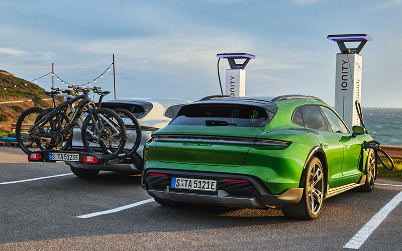 2021 Porsche Taycan Cross Turismo - newsroom.porsche.com 2021 Porsche Taycan Cross Turismo - newsroom.porsche.com