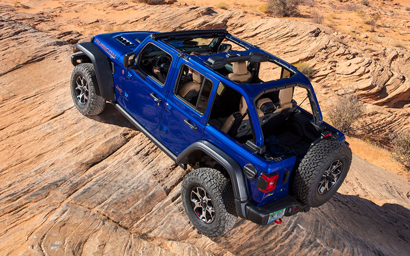 2020 Jeep Wrangler off-roading - stellantisnorthamerica.com