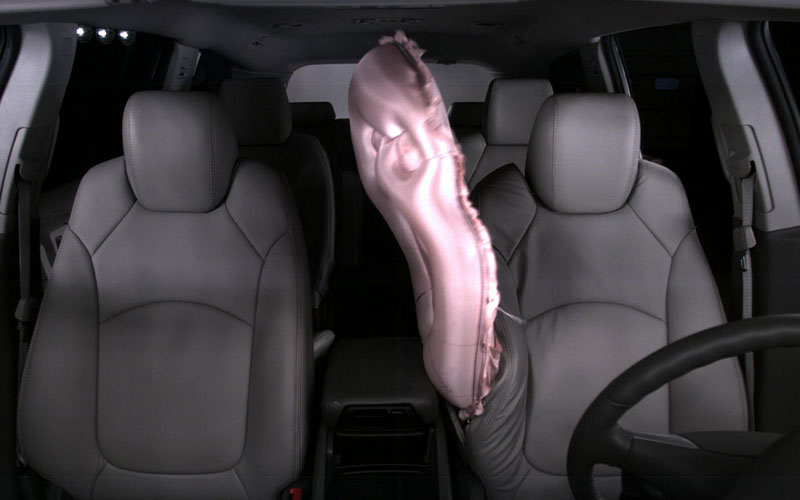 GM front center airbag - media.gm.com