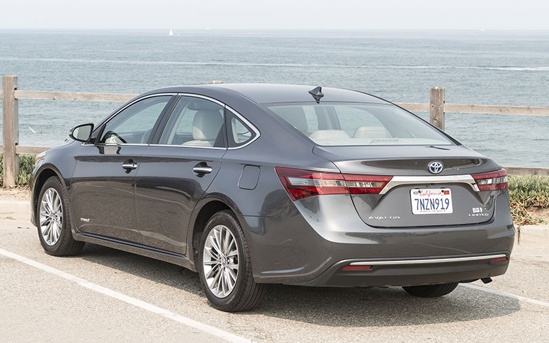 2017 Toyota Avalon Hybrid - pressroom.toyota.com