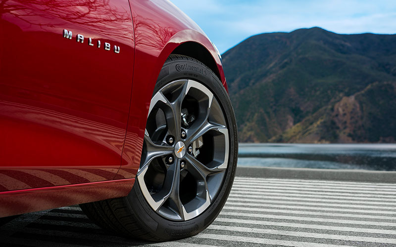 2019 Chevy Malibu Hybrid 18-inch alloy wheels - media.chevrolet.com