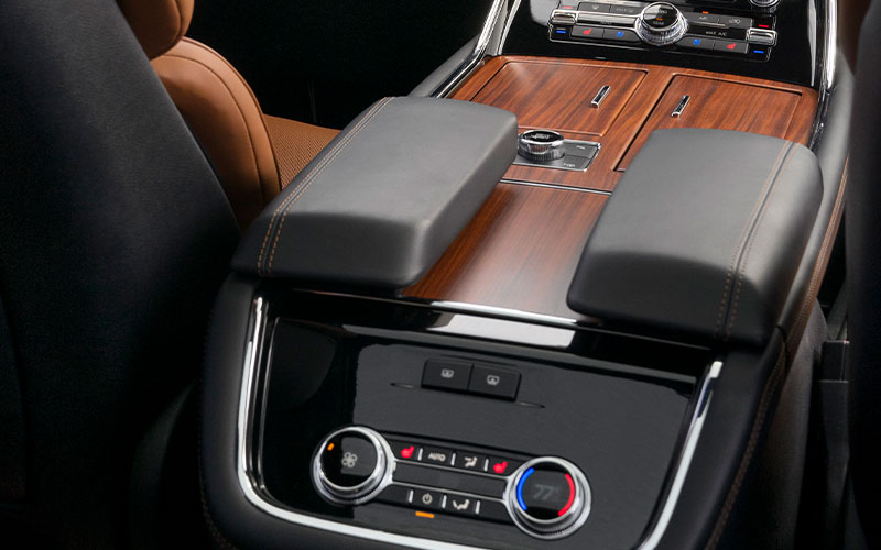 2020 Lincoln Navigator Tri-Zone Climate Control - media.lincoln.com