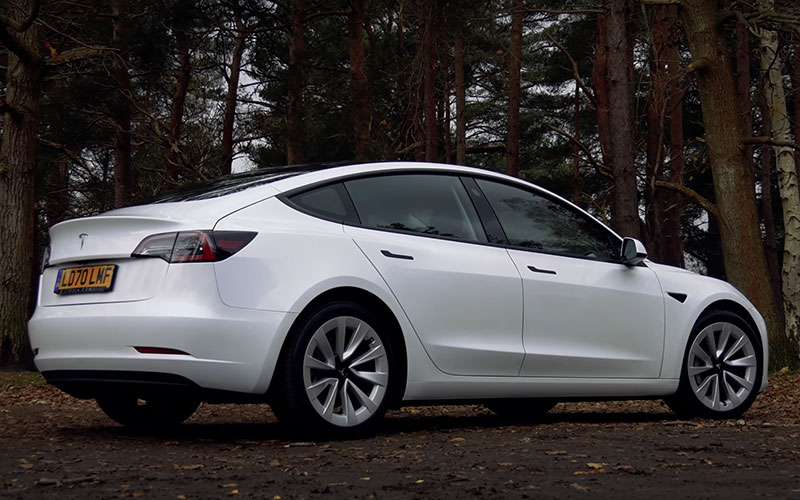 2021 Tesla Model 3 - What Car? on youtube.com