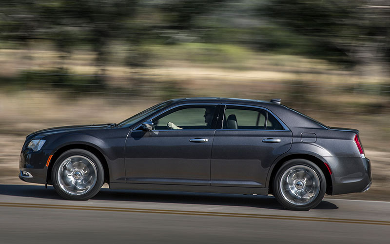 2019 Chrysler 300 - media.stellantisnorthamerica.com