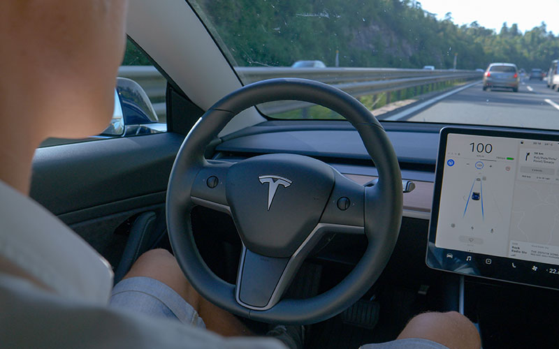 Tesla autonomous driving tech