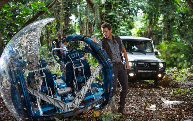 Jurassic World scene - group-media.mercedes-benz.com