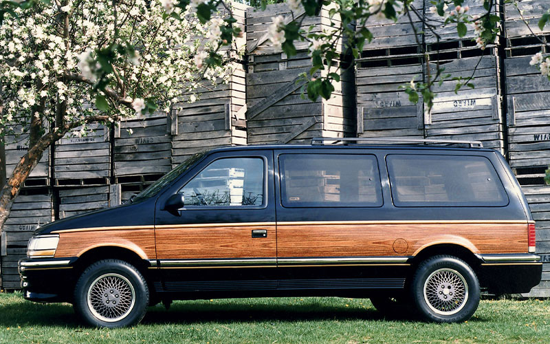 1991 Chrysler Town & Country - media.stellantisnorthamerica.com