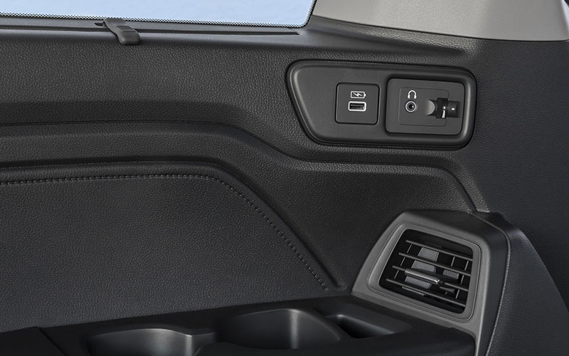 2023 Honda Odyssey Second Row USB Charger - hondanews.com