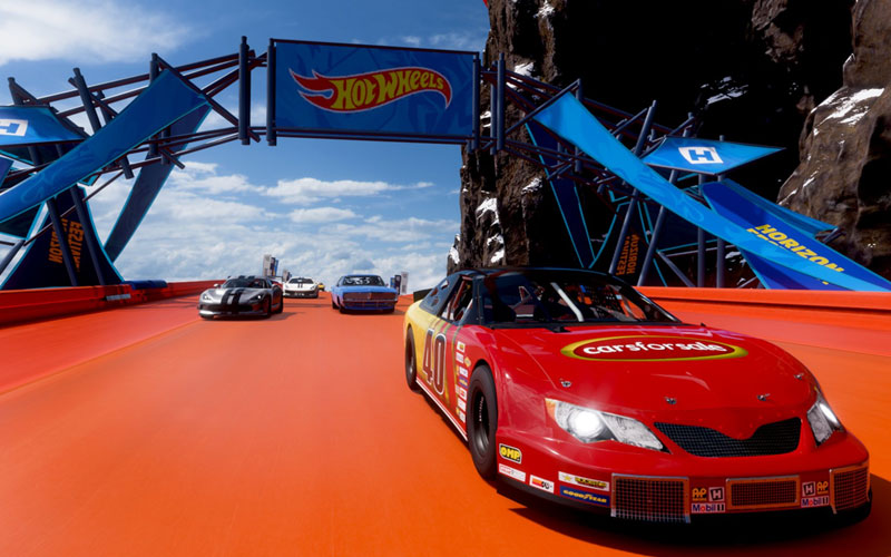 Cars racing in Hot Wheels - Forza Horizon 5