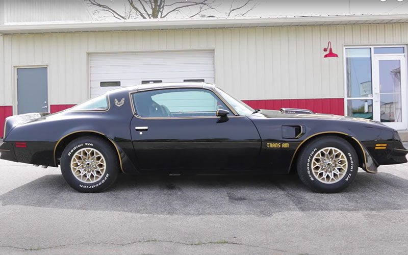 1977 Pontiac Trans Am - V8TV on youtube.com