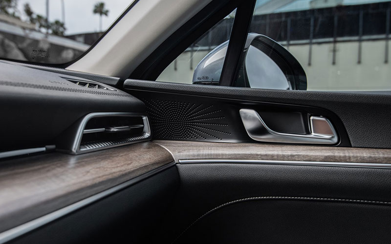 2023 Kia K5 Interior Wood Trim - kiamedia.com