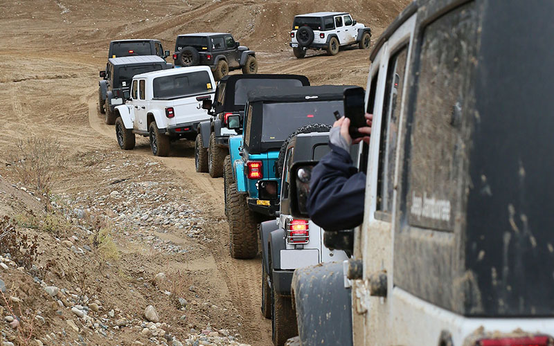 Multiple Jeeps on a trail - @jeep on twitter.com Multiple Jeeps on a trail - @jeep on twitter.com