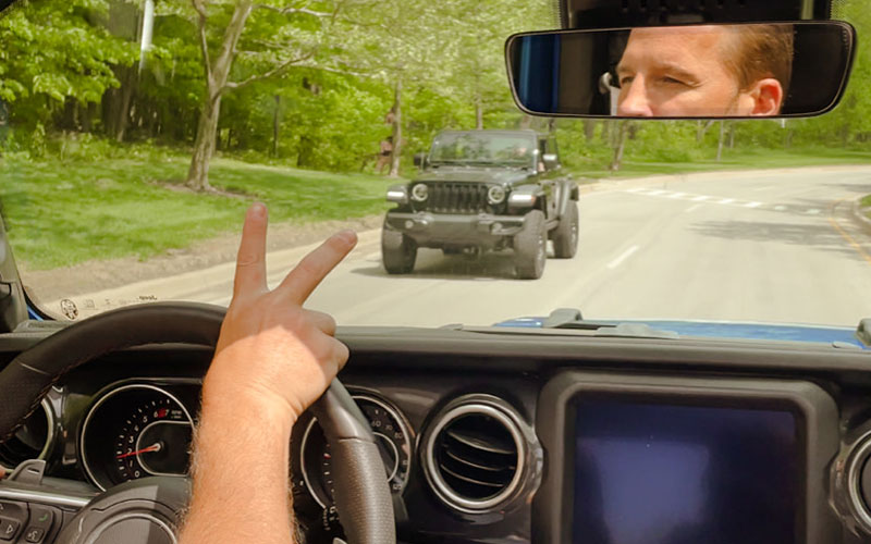 The Jeep Wave - @jeep on twitter.com The Jeep Wave - @jeep on twitter.com