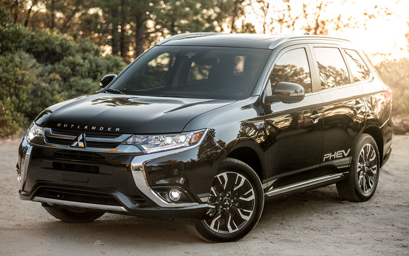 2018 Mitsubishi Outlander Plug-In - media.mitsubishicars.com