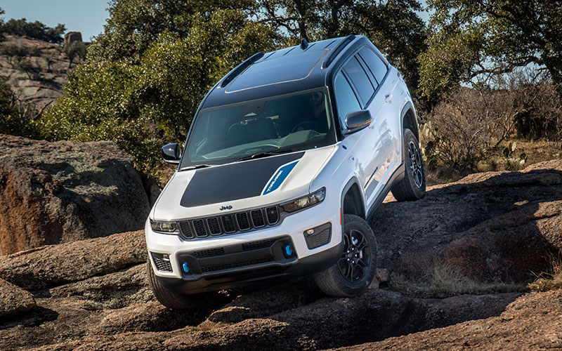 2023 Jeep Grand Cherokee Trailhawk 4xe - media.stellantisnorthamerica.com