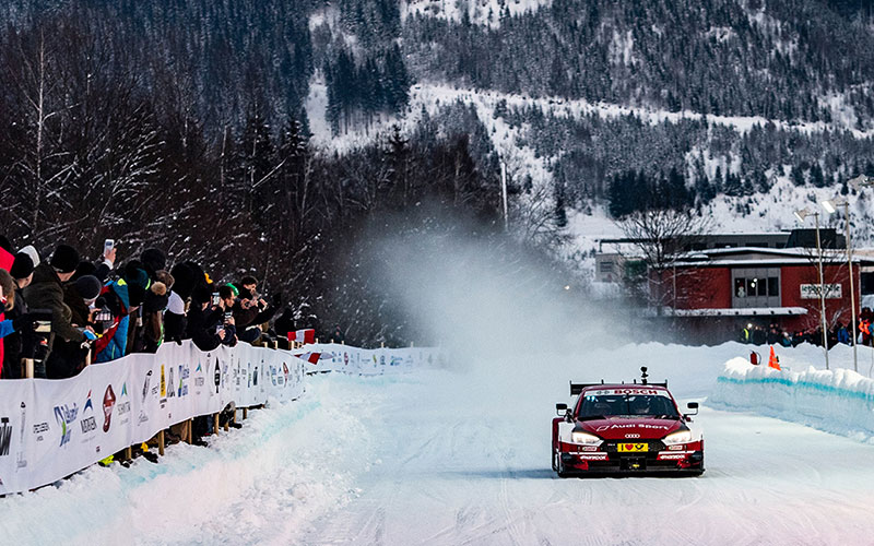 Spectators of Ice Racing - trackworthy.com