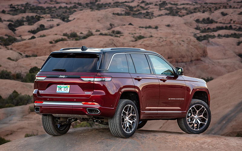 2023 Jeep Grand Cherokee Summit Reserve - media.stellantisnorthamerica.com