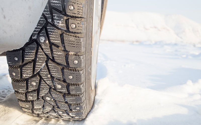Studded snow tire