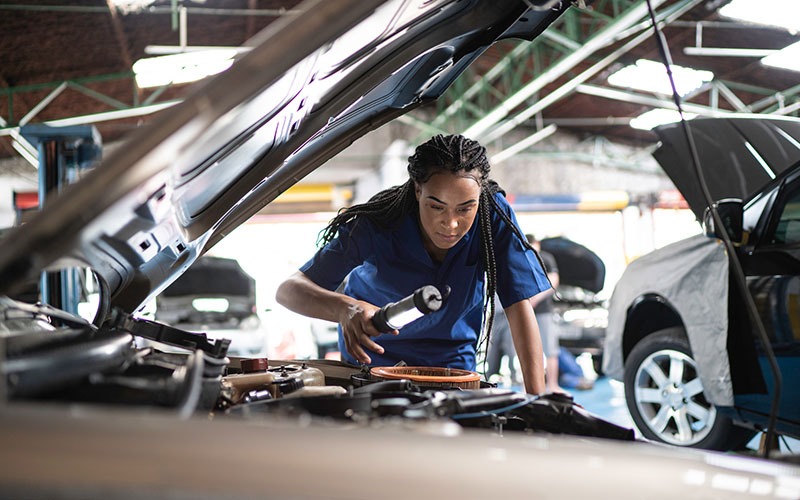 Inspecting a vehicle Inspecting a vehicle