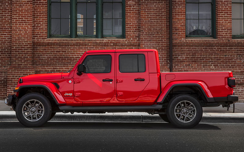 2023 Jeep Gladiator Overland - media.stellantisnorthamerica.com