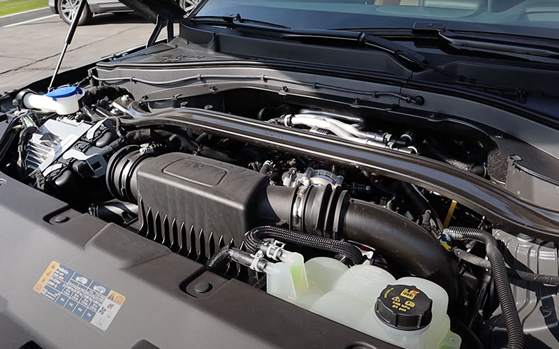 2023 Lincoln Aviator 3.0L V6 - Ben Hardy on youtube.com
