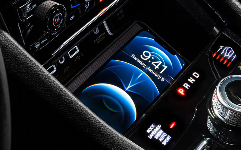 2023 Jeep Grand Cherokee L Wireless Charging Pad - jeep.com