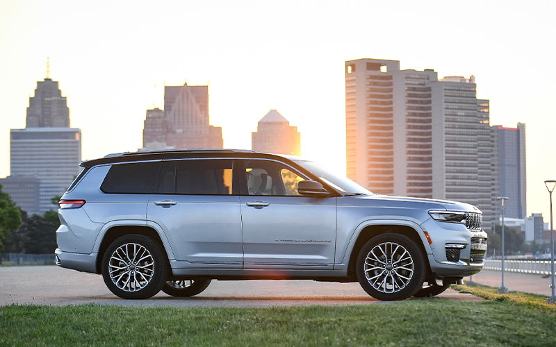 2023 Jeep Grand Cherokee L Summit Reserve - media.stellantisnorthamerica.com
