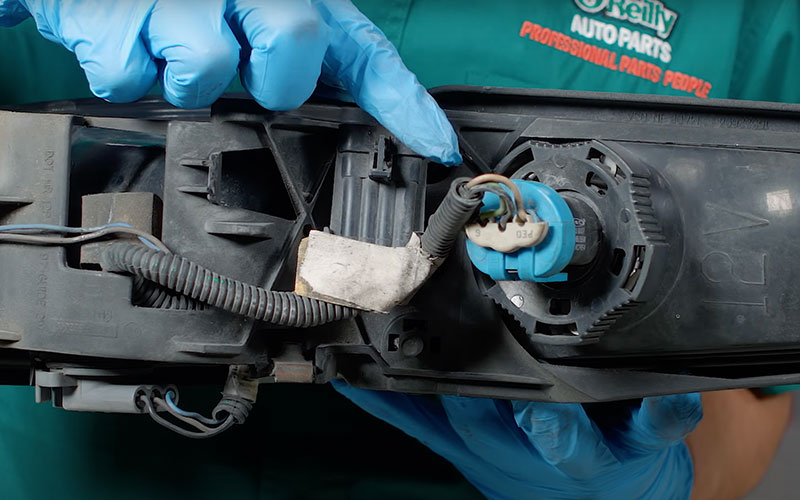 Bulb to be detached from headlight assembly - O'Reilly Auto Parts on youtube.com Bulb to be detached from headlight assembly - O'Reilly Auto Parts on youtube.com