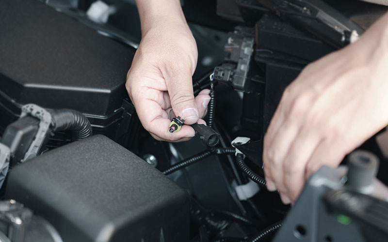 Switching out a headlight bulb Switching out a headlight bulb