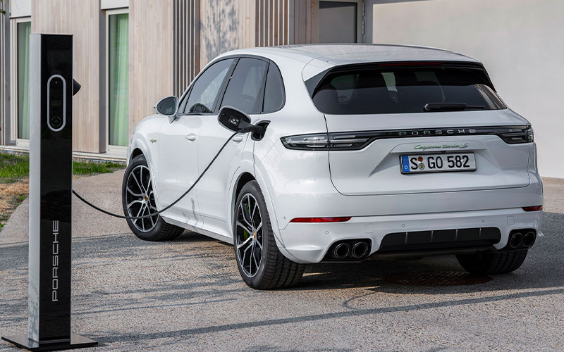 2023 Porsche Cayenne Turbo S E-Hybrid - newsroom.porsche.com