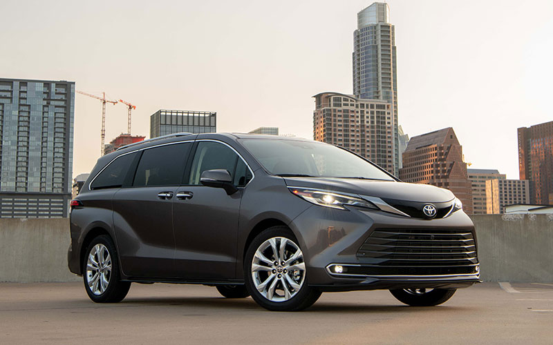 2023 Toyota Sienna Platinum - pressroom.toyota.com