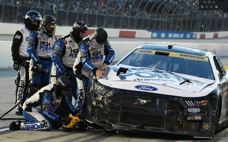 Working PIt Crew - nascar.nbcsports.com