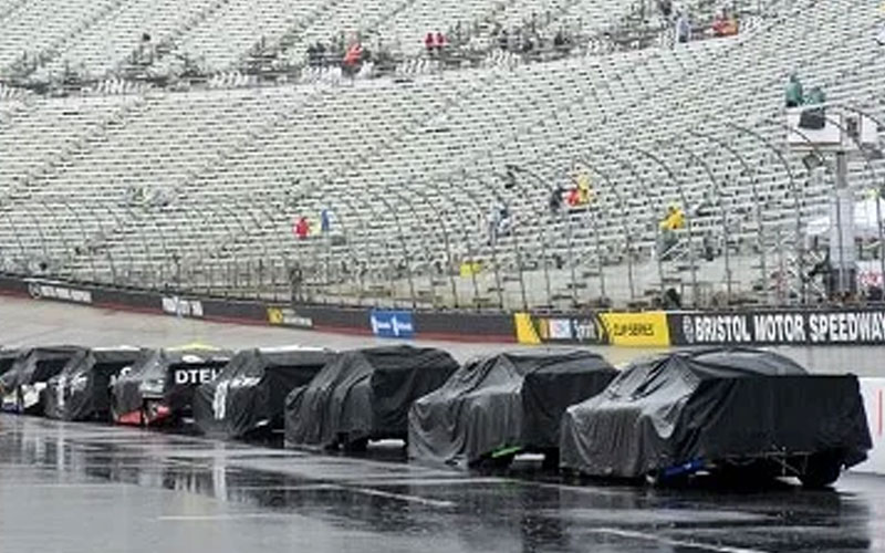 Wet-weather delay - motorracingsports.com